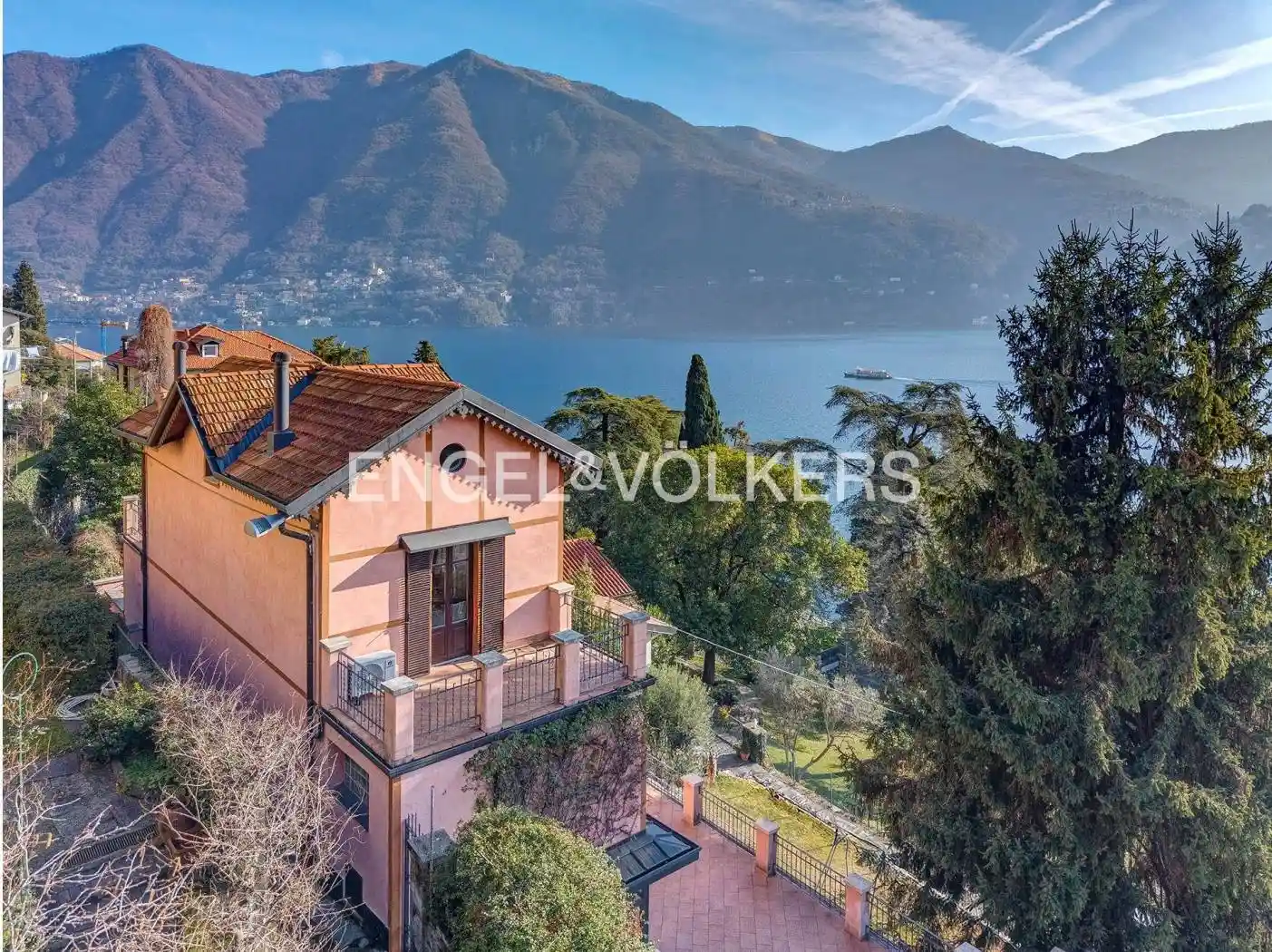 Villa in vendita a Carate Urio