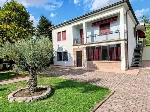 Villa in vendita a Bondeno