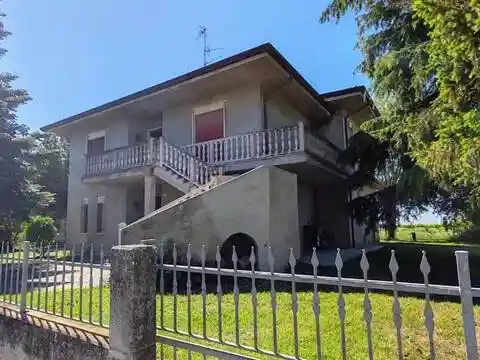 Villa in vendita a Bondeno