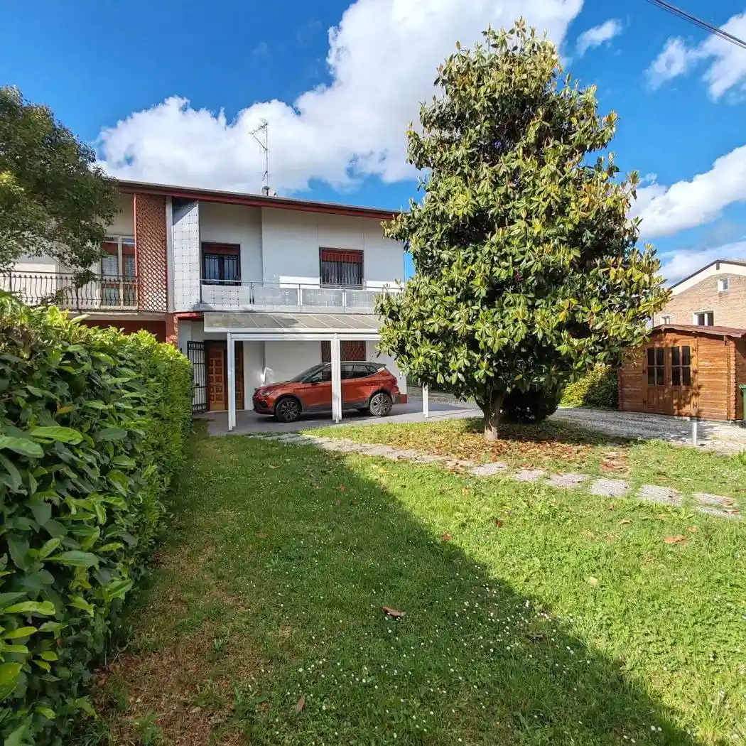 Villa in vendita a Cento