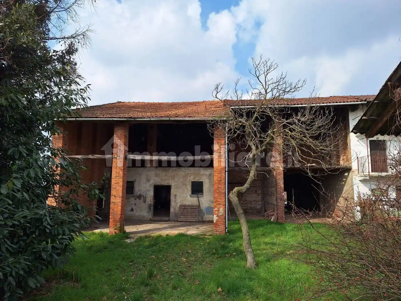 Rustico - Casale in vendita a Momo