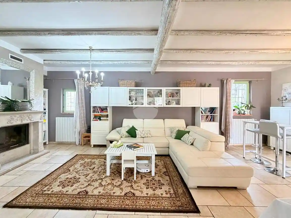 Casa indipendente in vendita a Dello