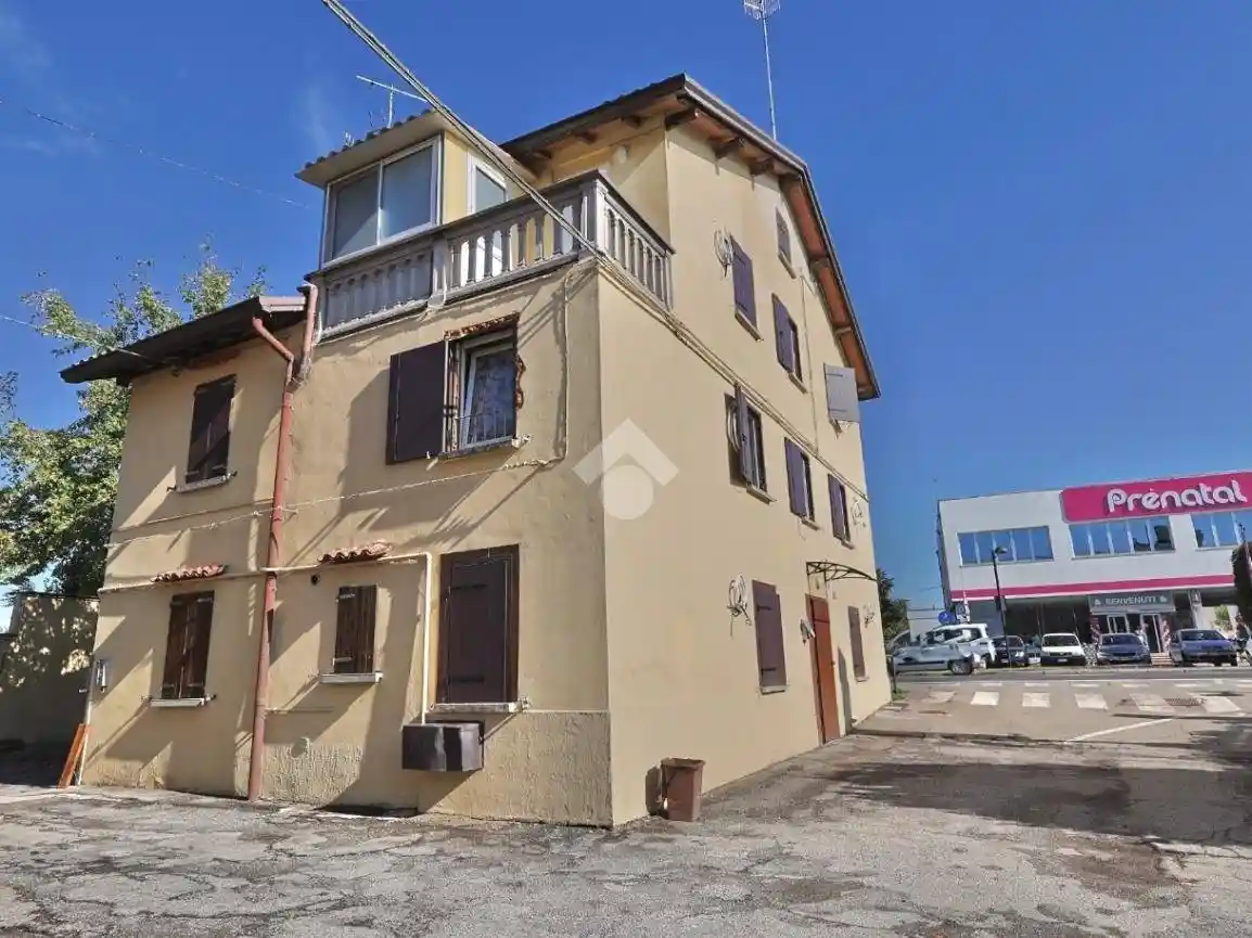 Casa indipendente in vendita a Reggio Emilia