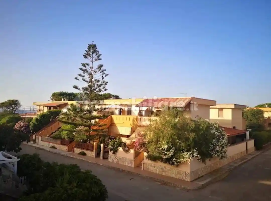 Appartamento in vendita a Campofelice di Roccella