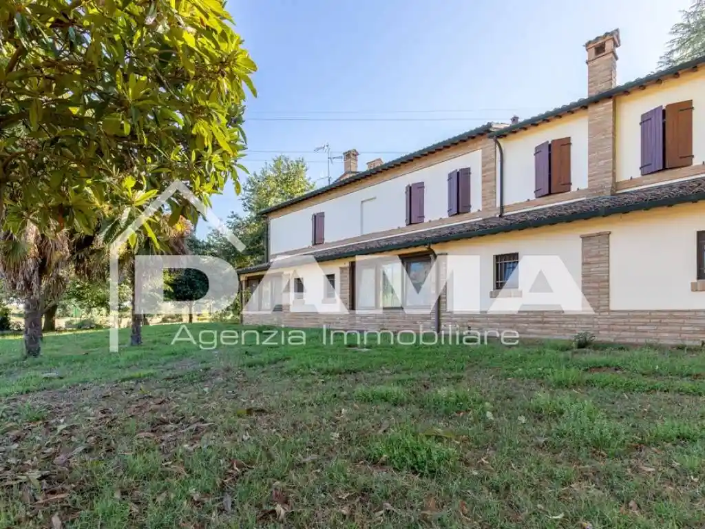 Casa indipendente in vendita a Forlì