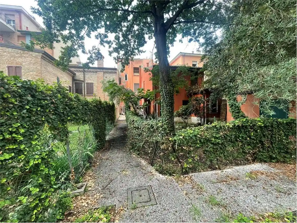 Casa indipendente in affitto a Ferrara