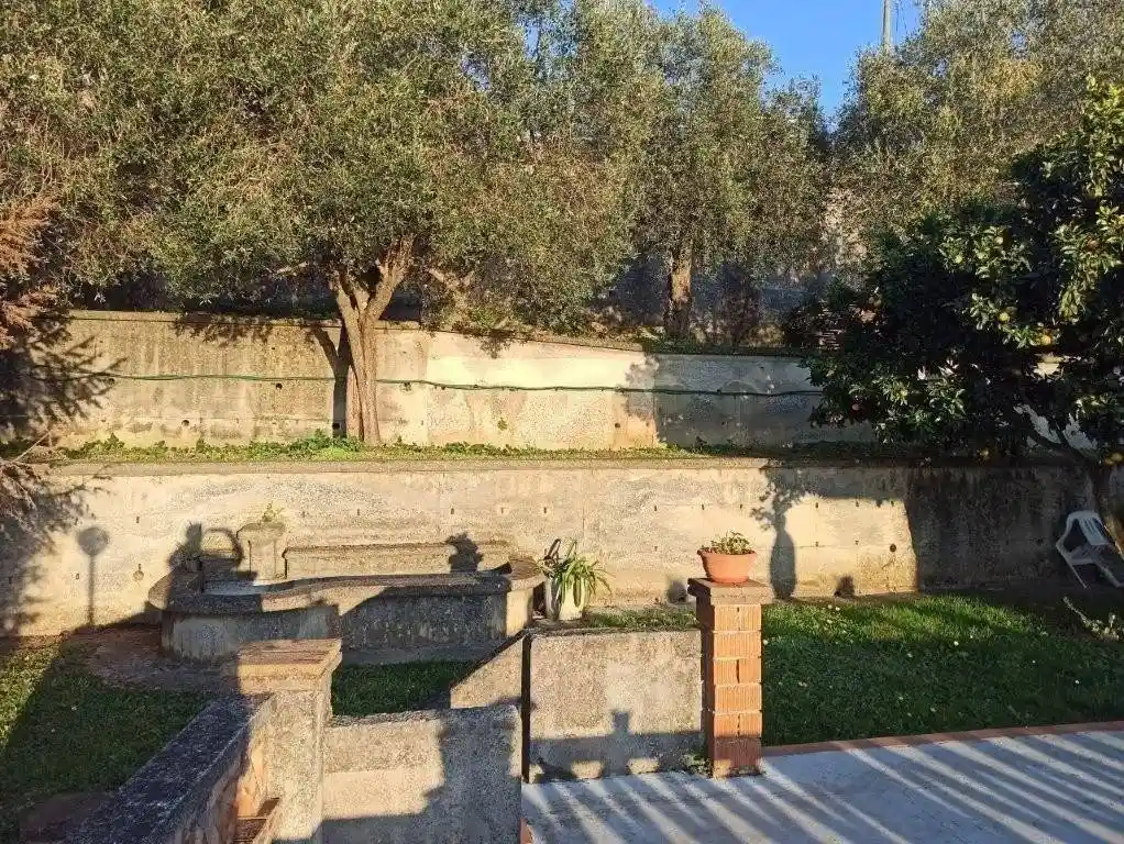 Casa indipendente in vendita a Massa