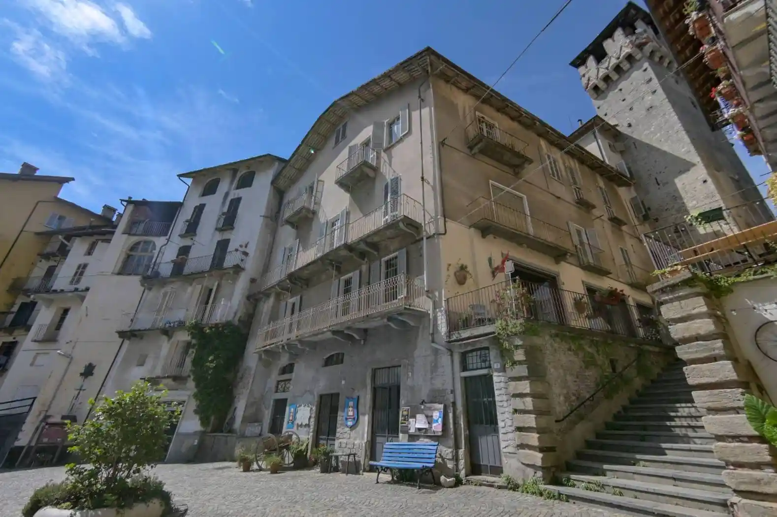 Palazzo - Edificio in vendita a Lanzo Torinese