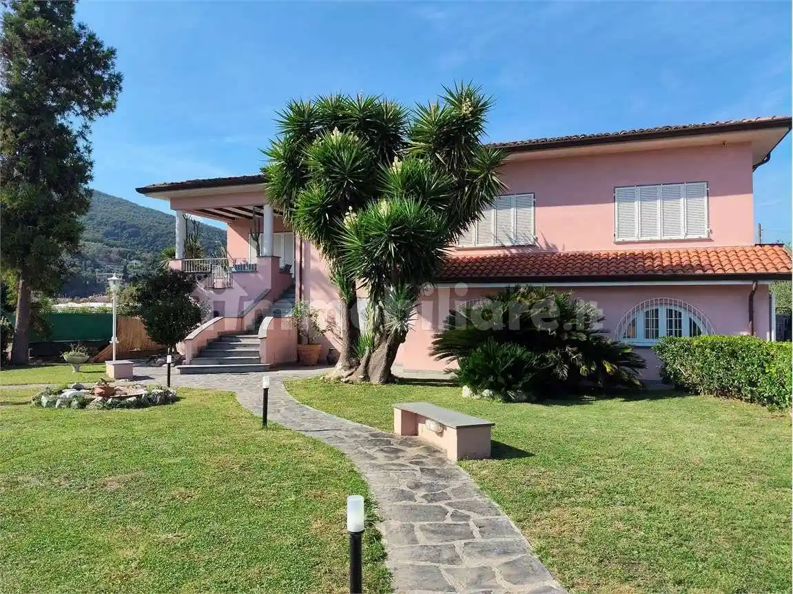 Villa in vendita a Ameglia