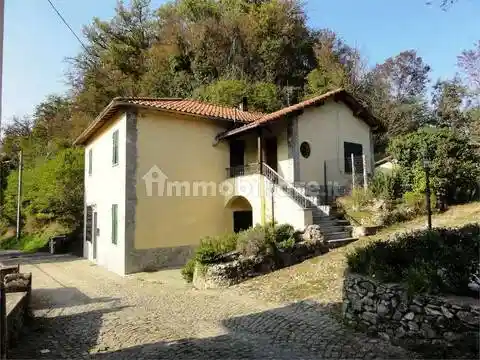 Villa in vendita a Piana Crixia