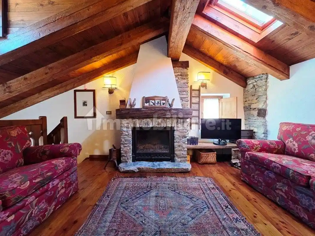 Casa indipendente in affitto a Prè-Saint-Didier