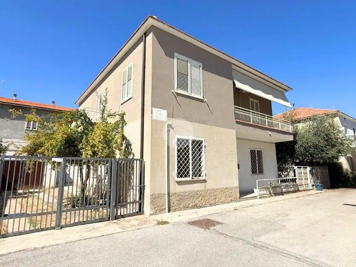 Casa indipendente in vendita a Pescara