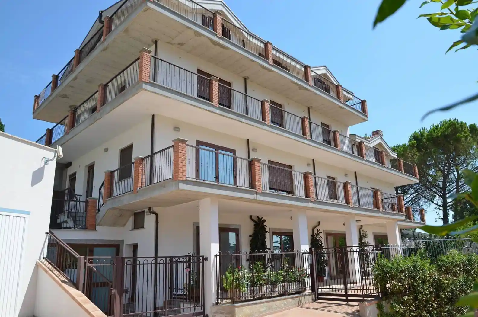 Palazzo - Edificio in vendita a Montesilvano