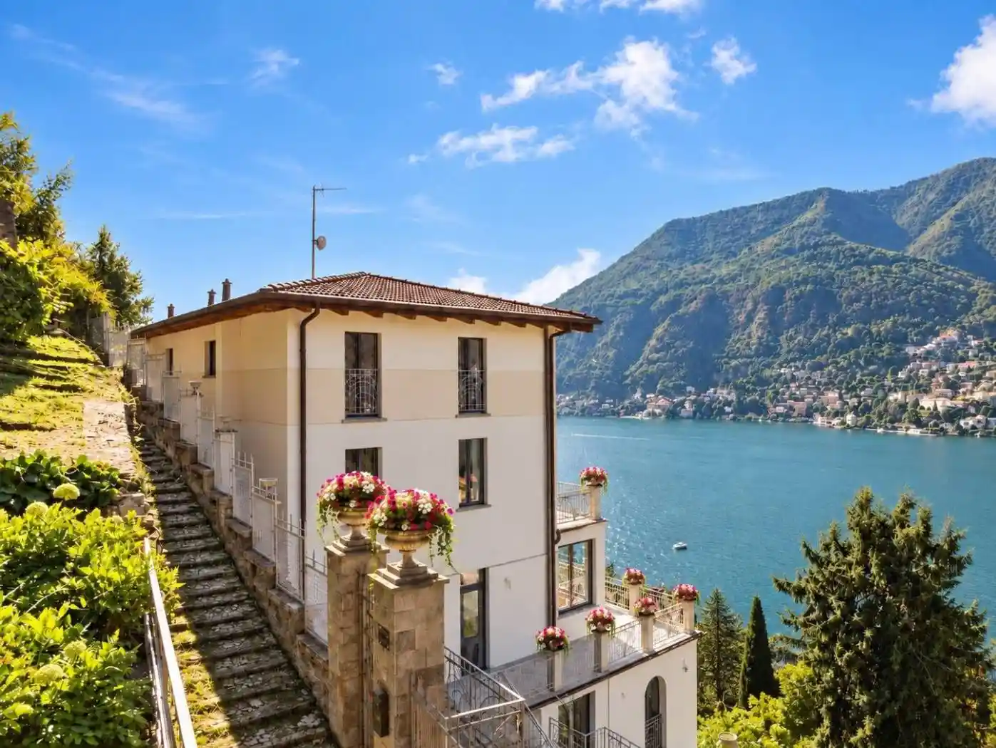 Villa in vendita a Torno