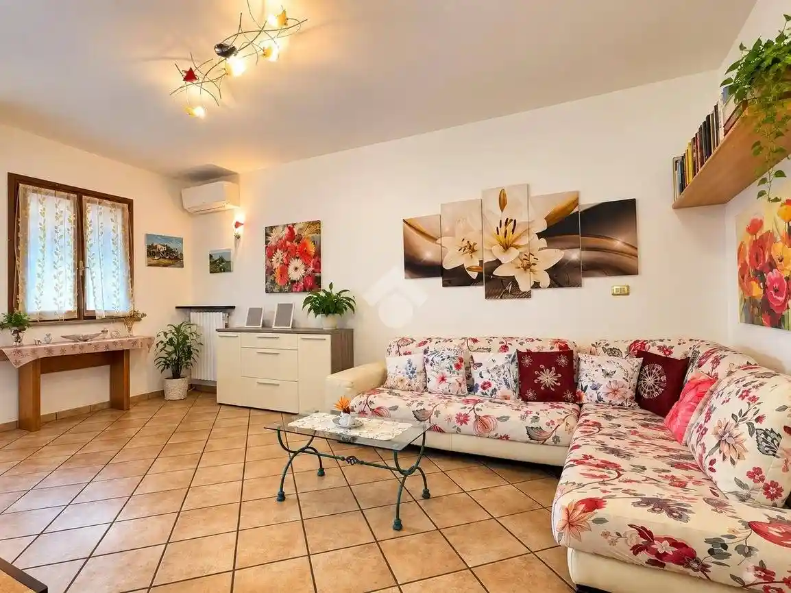 Casa indipendente in vendita a Reggio Emilia