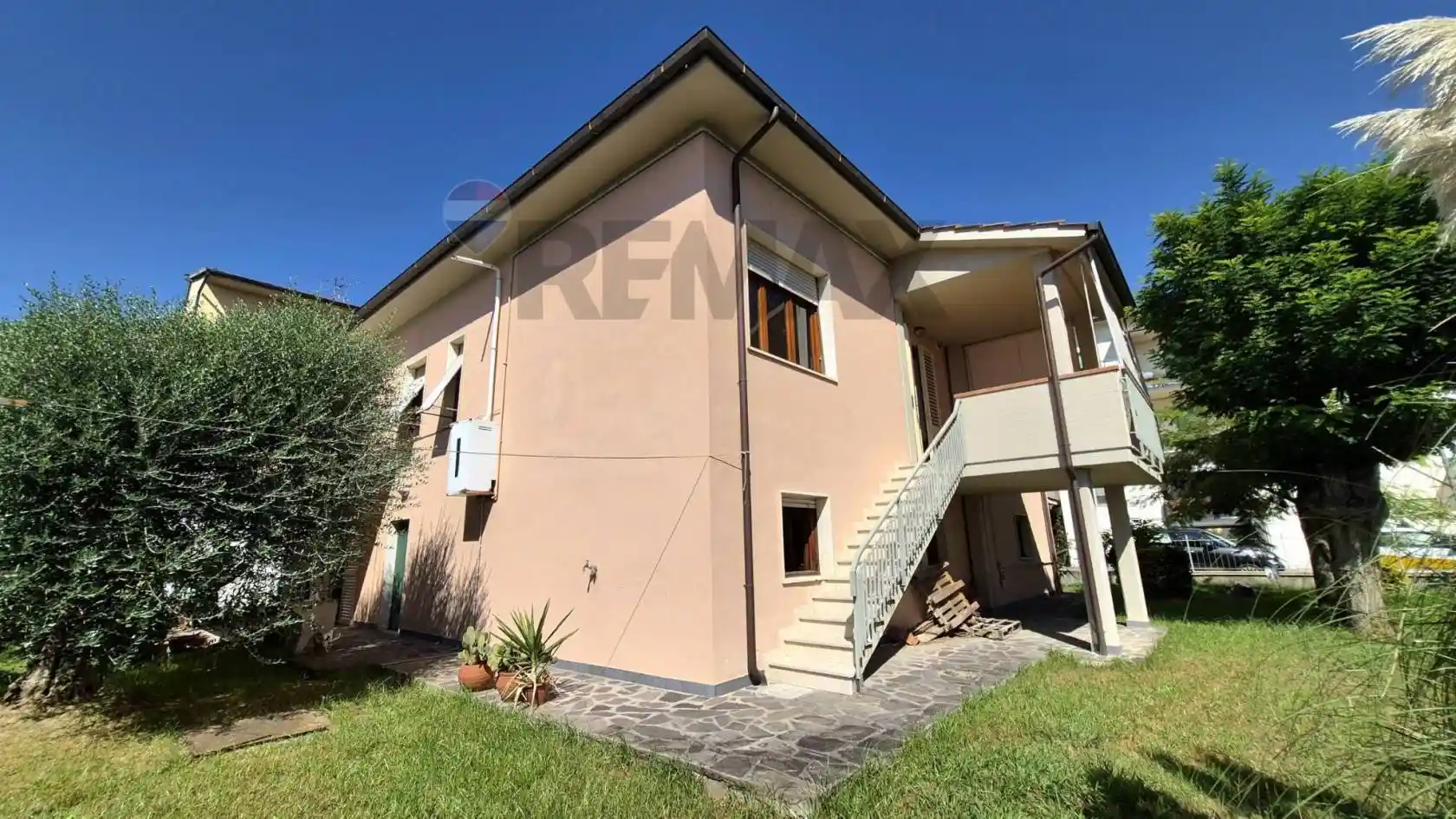 Villa in vendita a Capraia e Limite