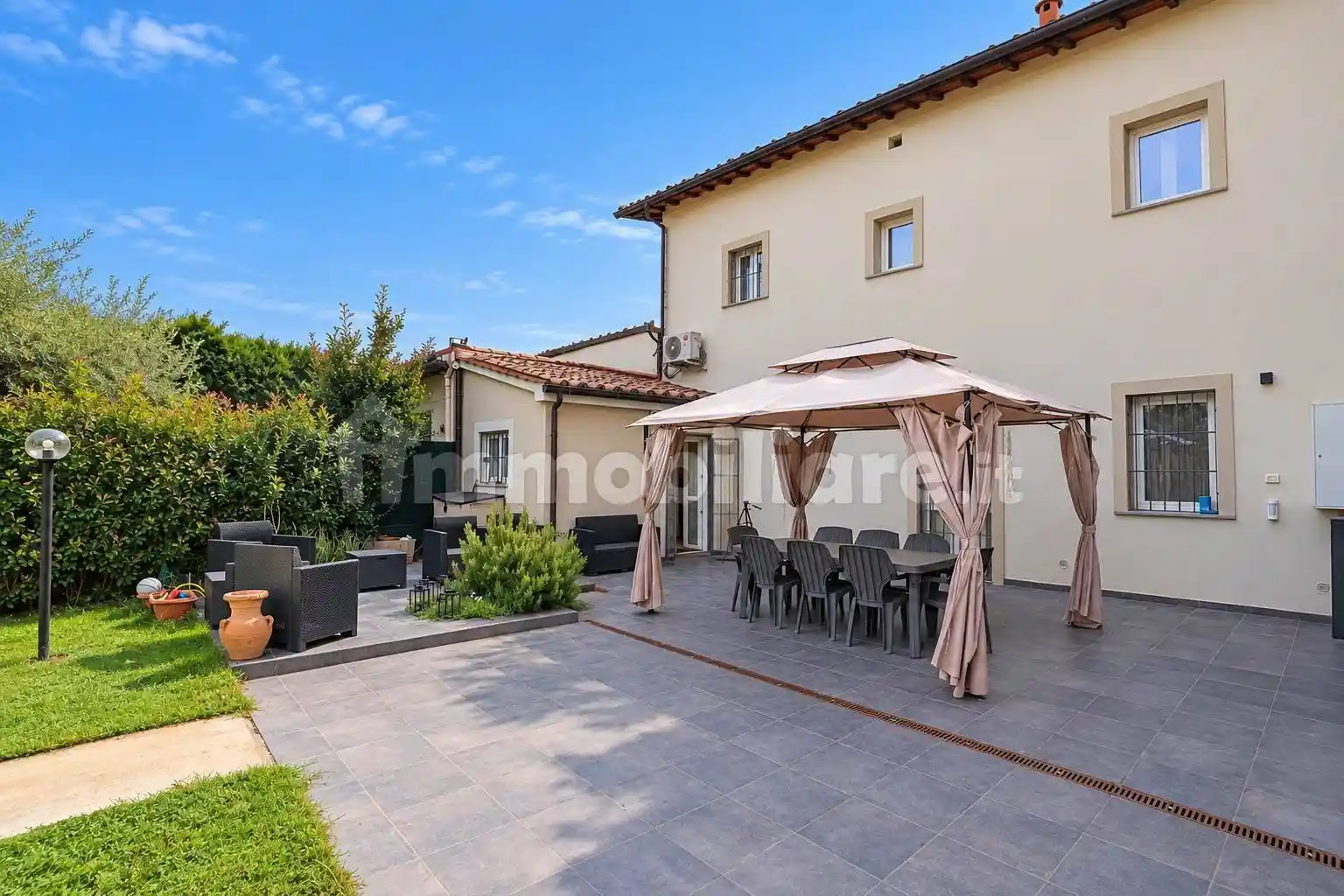 Casa indipendente in vendita a Campi Bisenzio