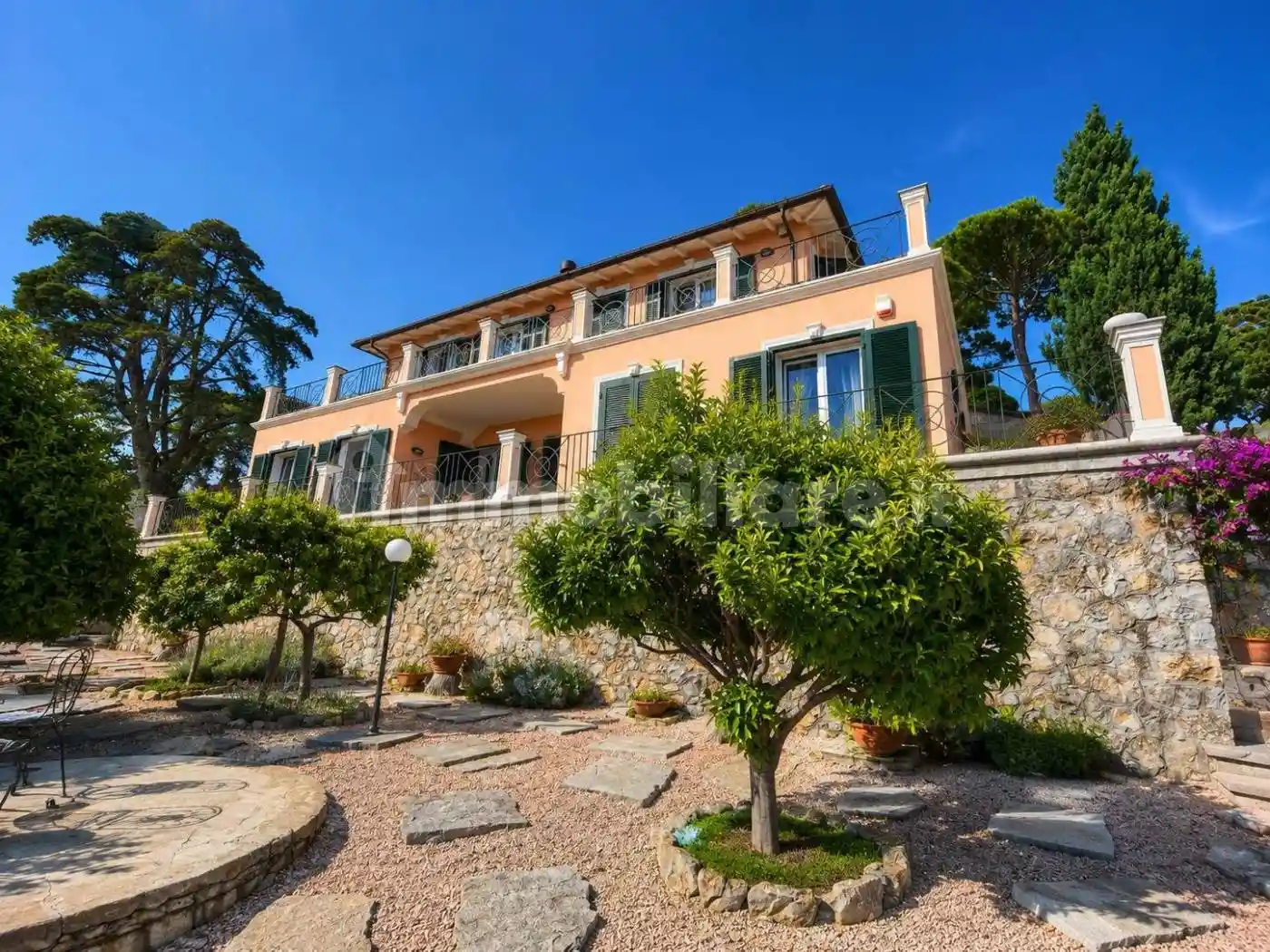 Villa in vendita a Bordighera