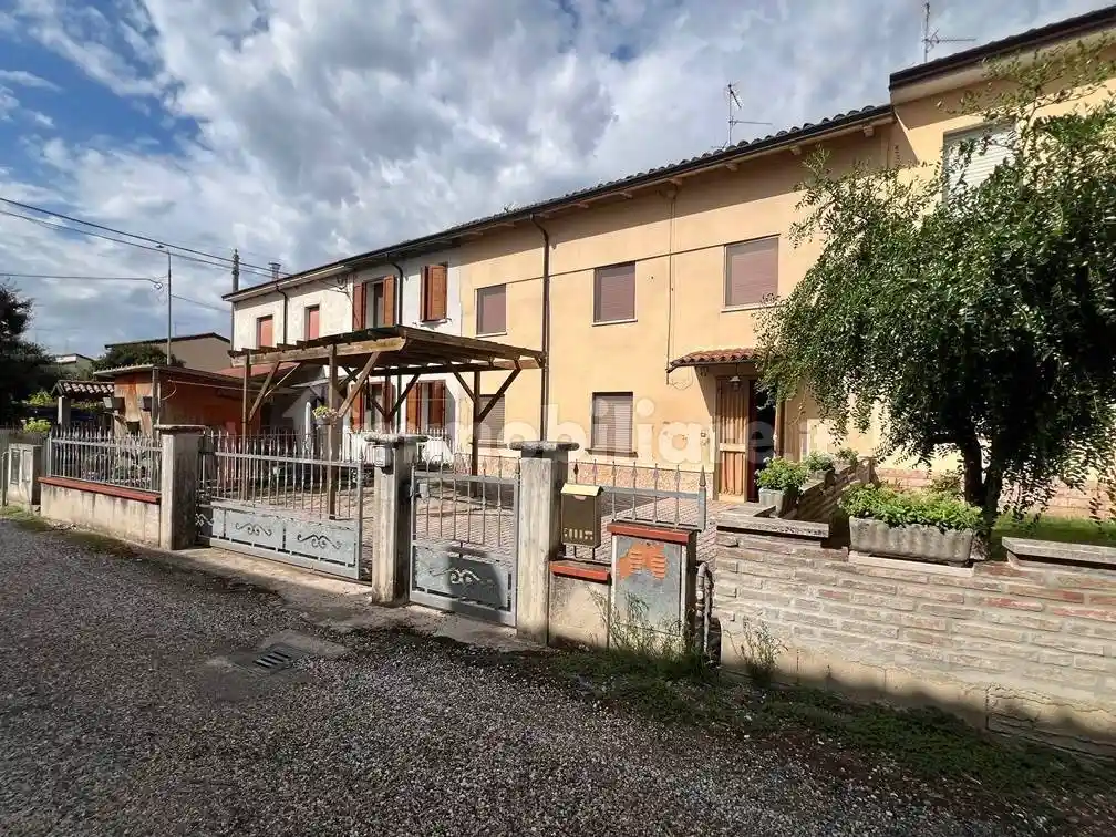 Casa indipendente in vendita a Serravalle a Po