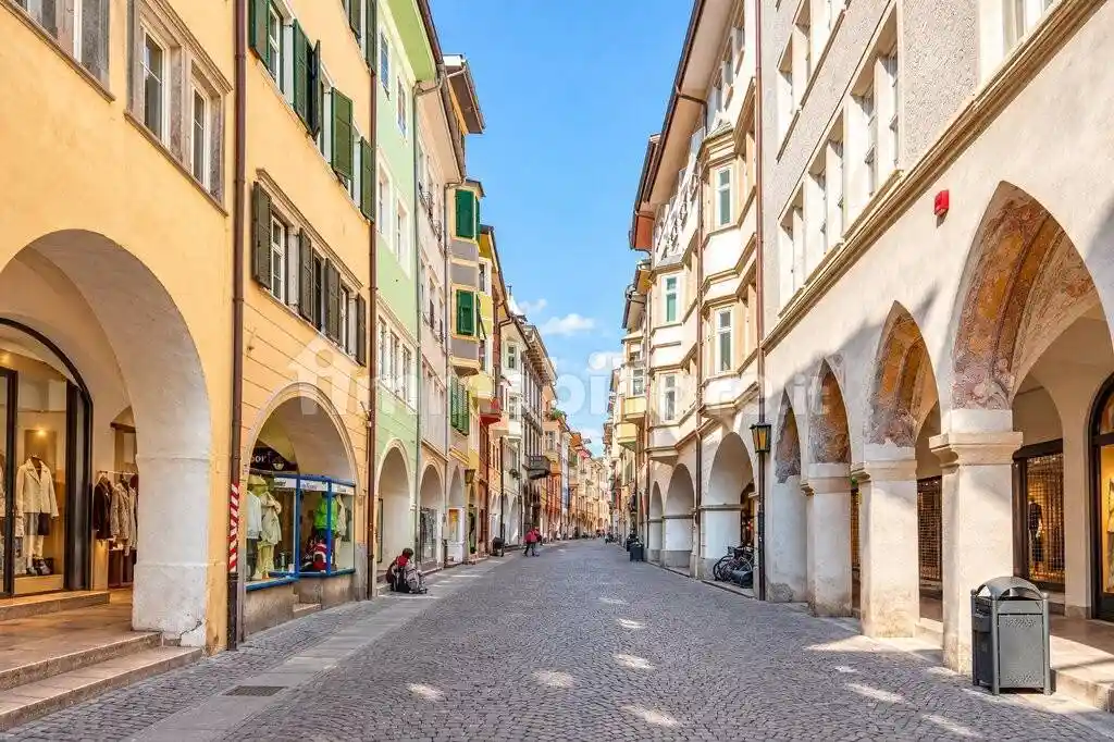 Palazzo - Edificio in vendita a Bolzano