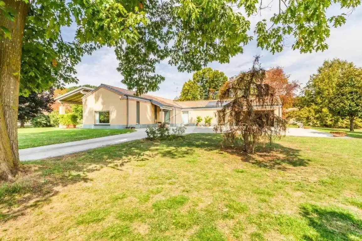 Villa in vendita a Marcallo con Casone
