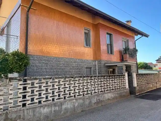 Villa in vendita a Romentino