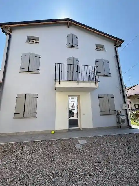 Casa indipendente in vendita a Novi di Modena