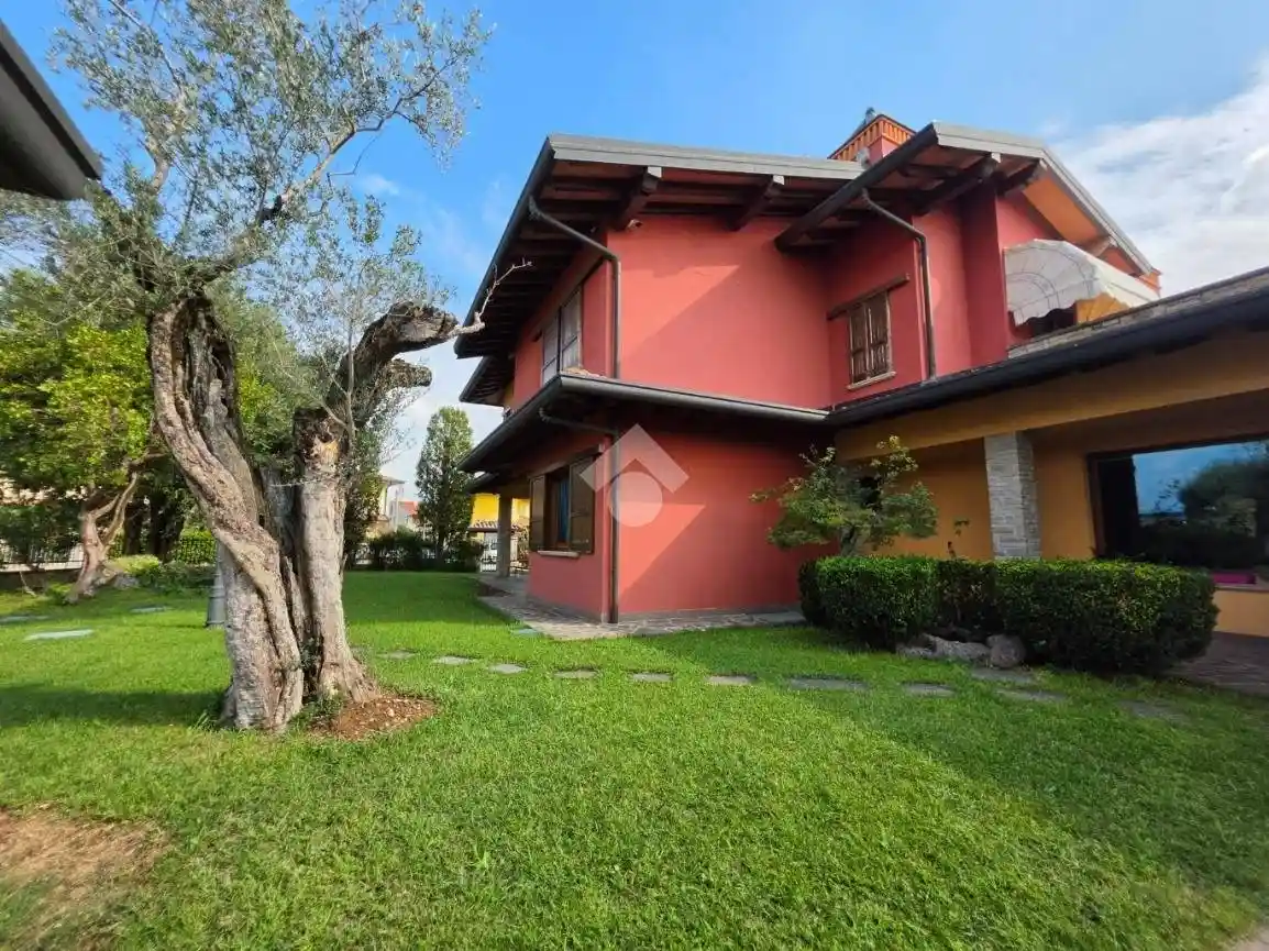 Villa in vendita a Cavernago