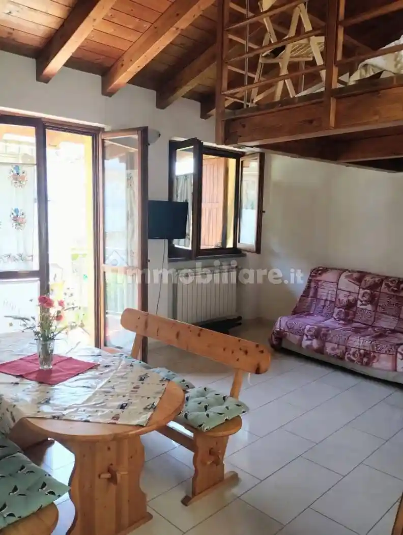 Casa indipendente in affitto a Massa