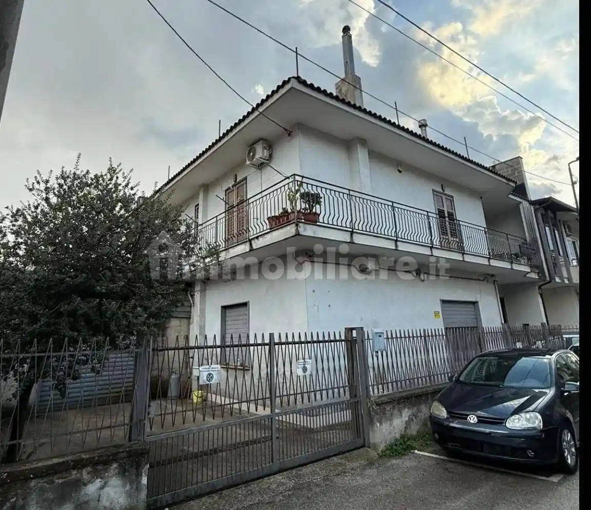 Casa indipendente in vendita a Sperone