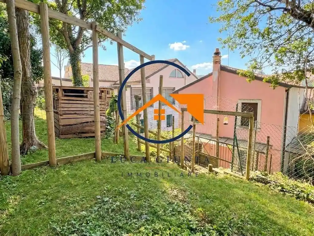 Casa indipendente in vendita a Verona
