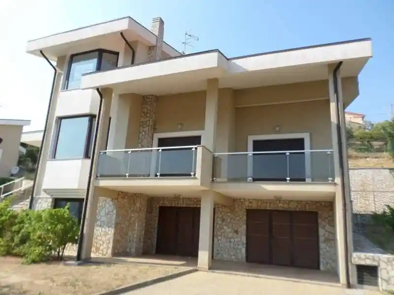 Villa in vendita a Castrolibero