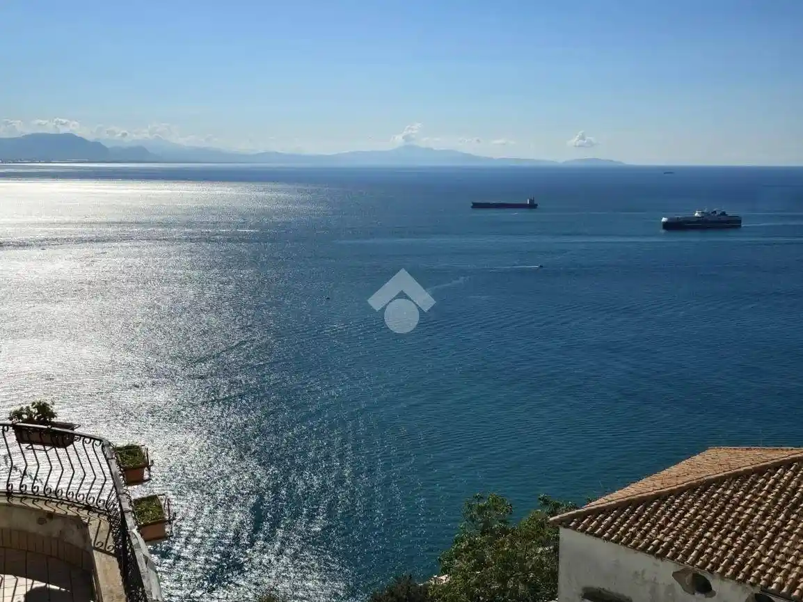 Appartamento in vendita a Vietri sul Mare
