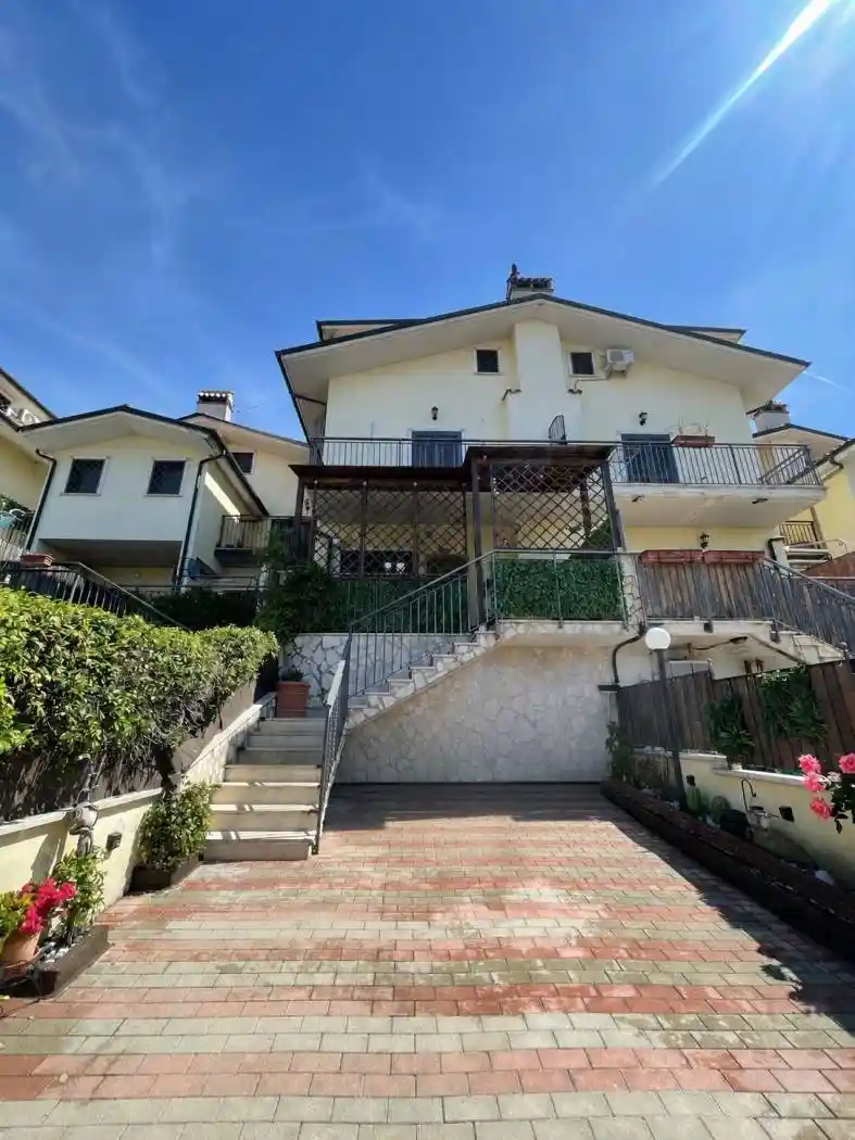 Villetta a schiera in vendita a Guidonia Montecelio