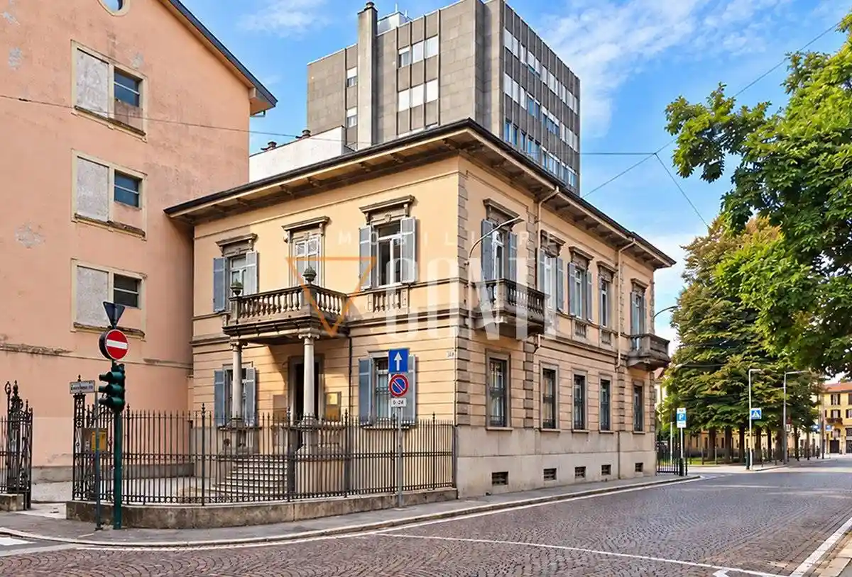Palazzo - Edificio in vendita a Varese