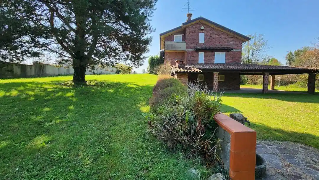 Villa in vendita a Oleggio