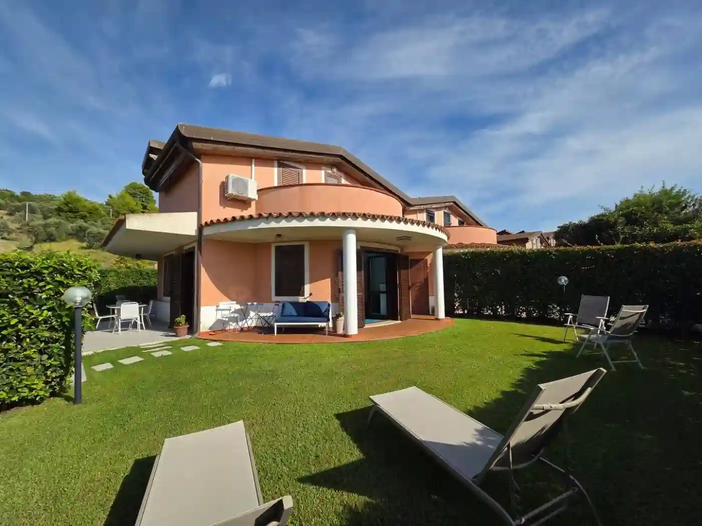 Villa - foto 2