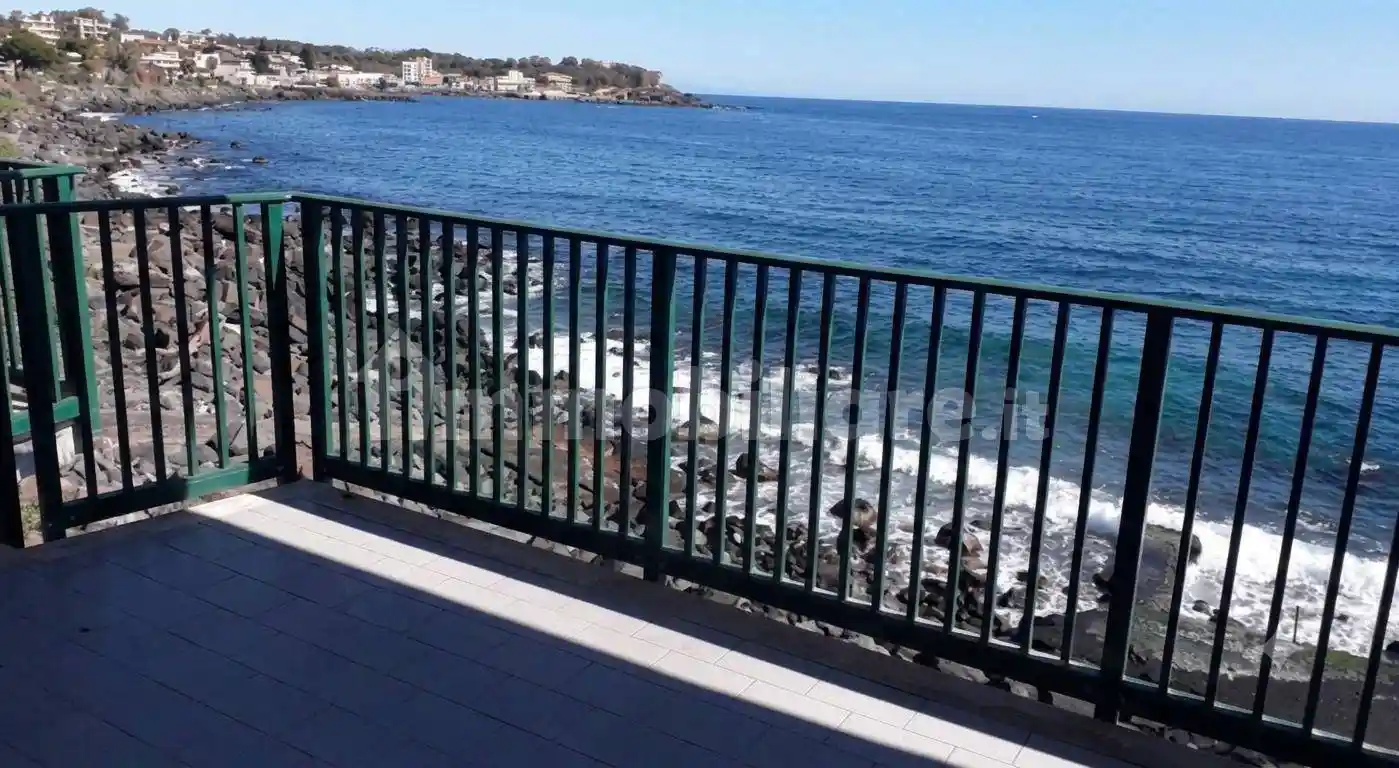 Appartamento in affitto a Aci Castello