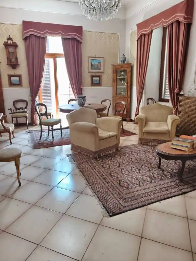 Appartamento in vendita a Napoli