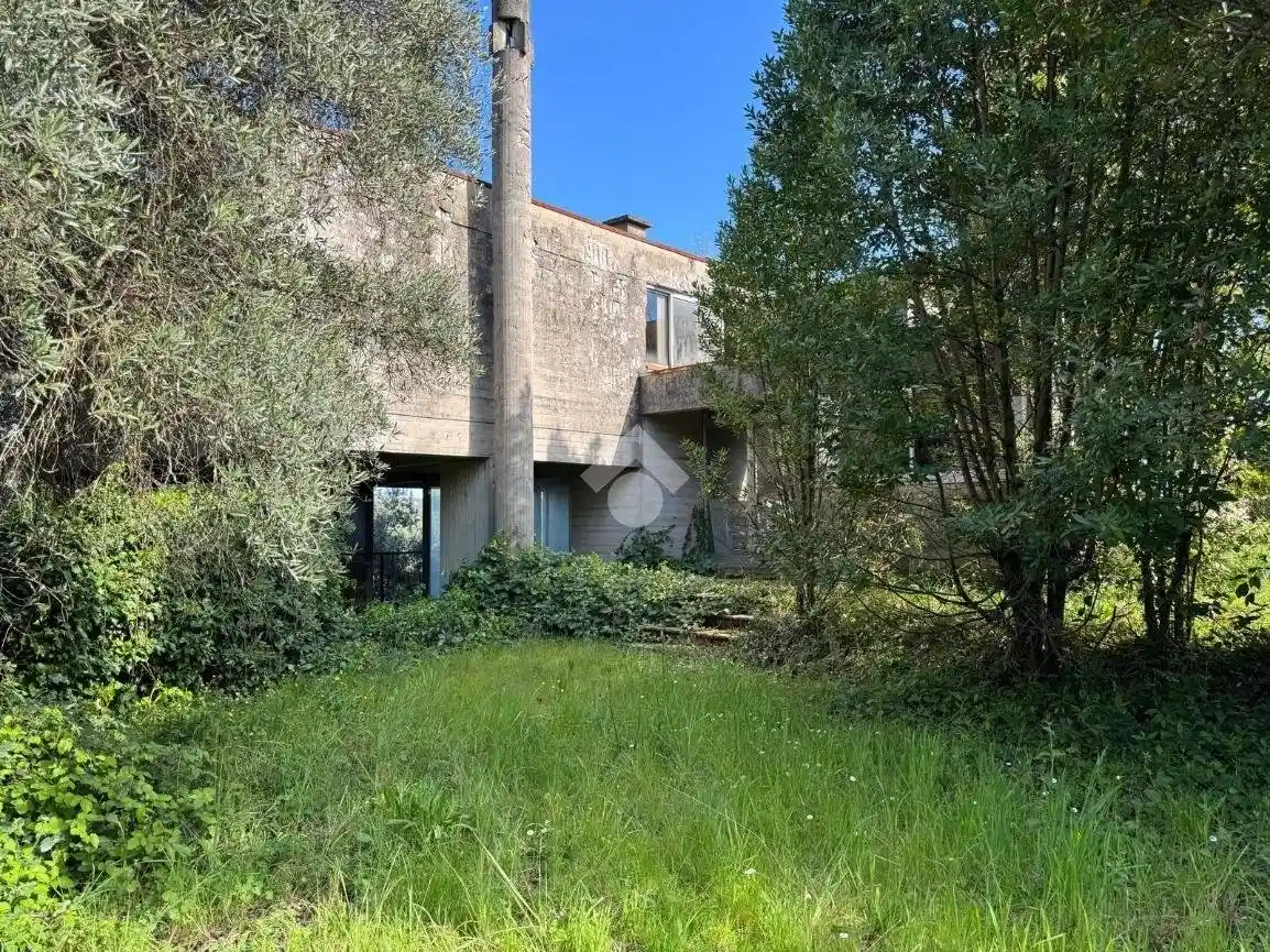 Villa in vendita a Massa e Cozzile