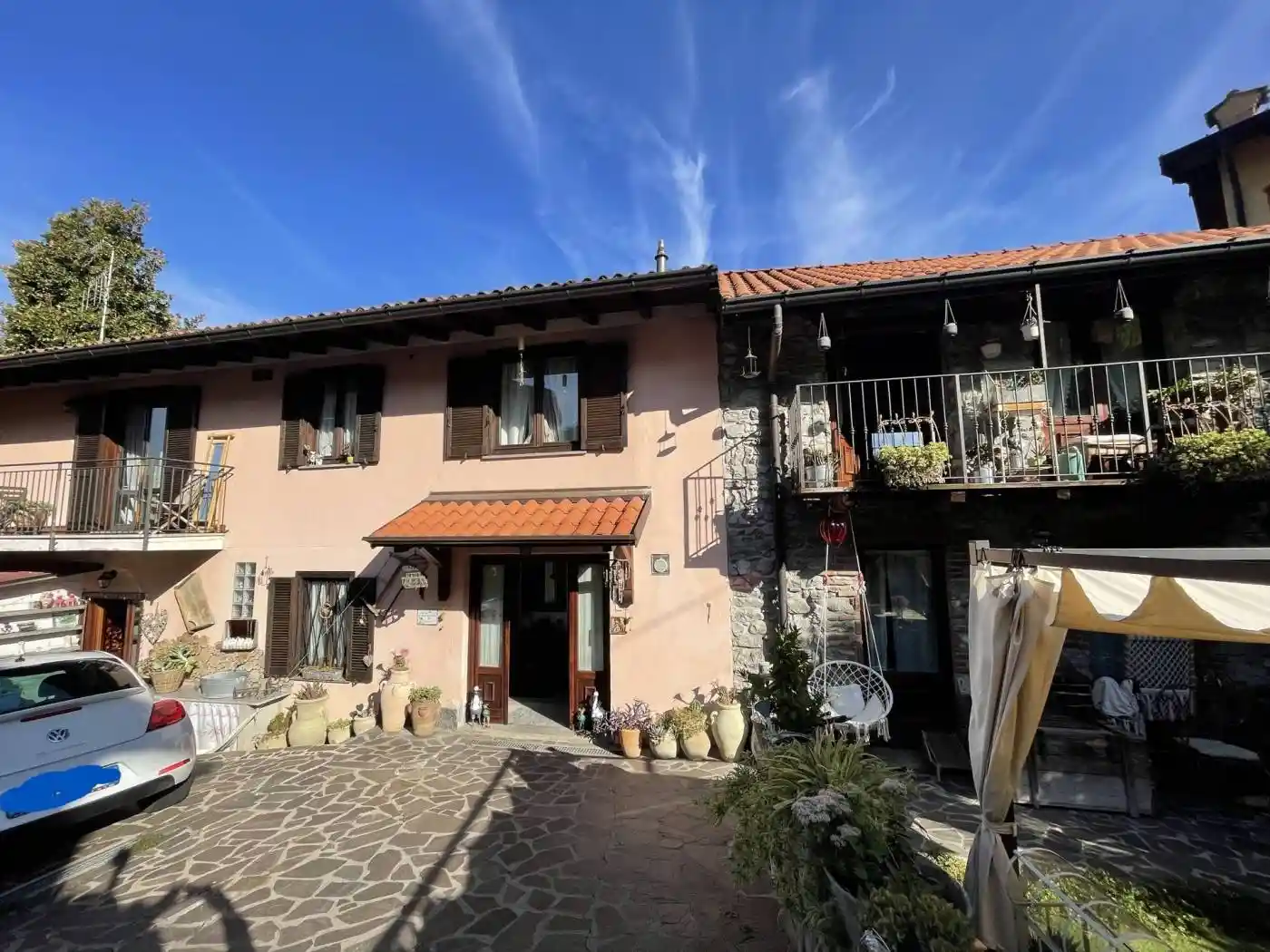 Villa in vendita a Azzio