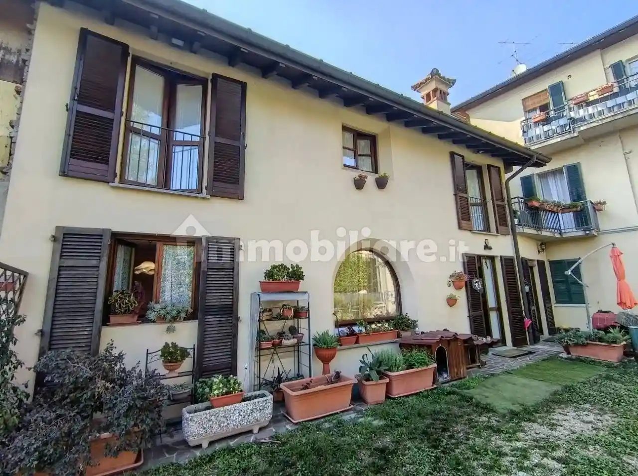 Casa indipendente in vendita a Vedano Olona