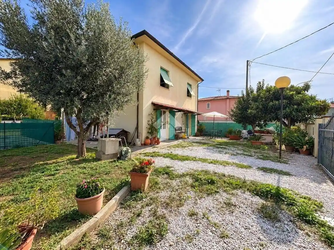 Appartamento in vendita a Cascina