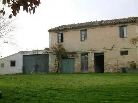Rustico - Casale in vendita a Corridonia
