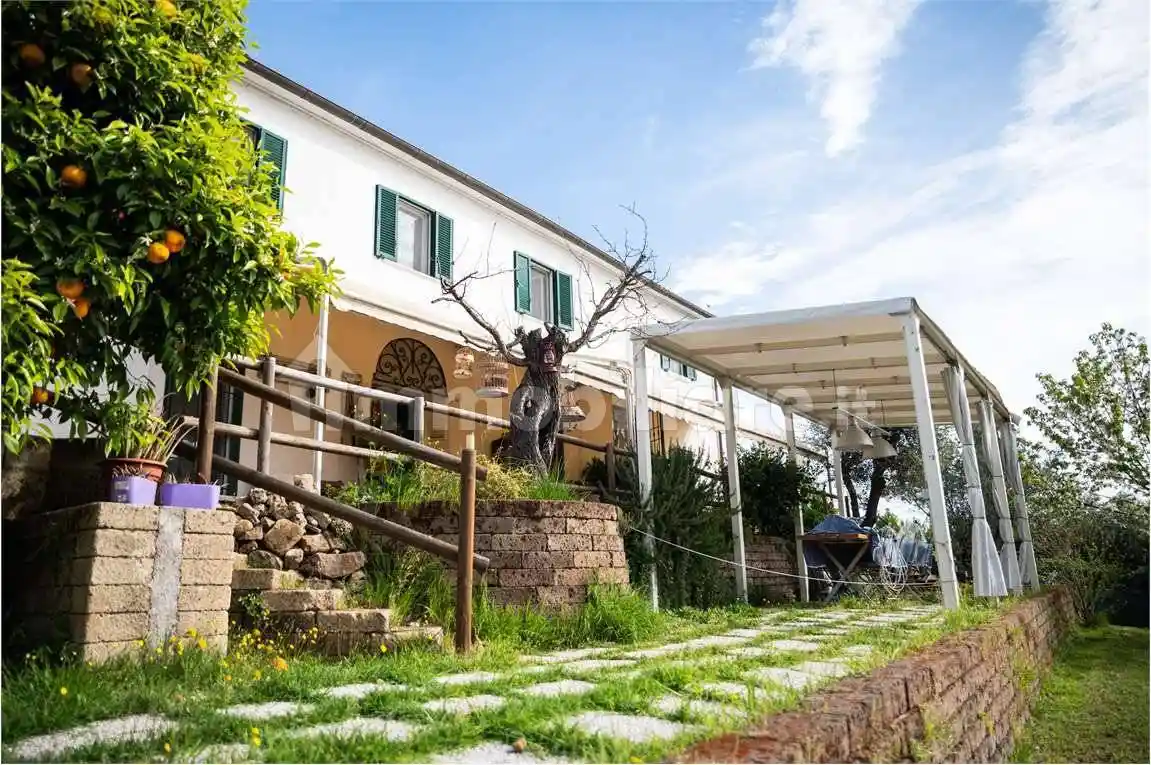 Rustico - Casale in vendita a Collesalvetti