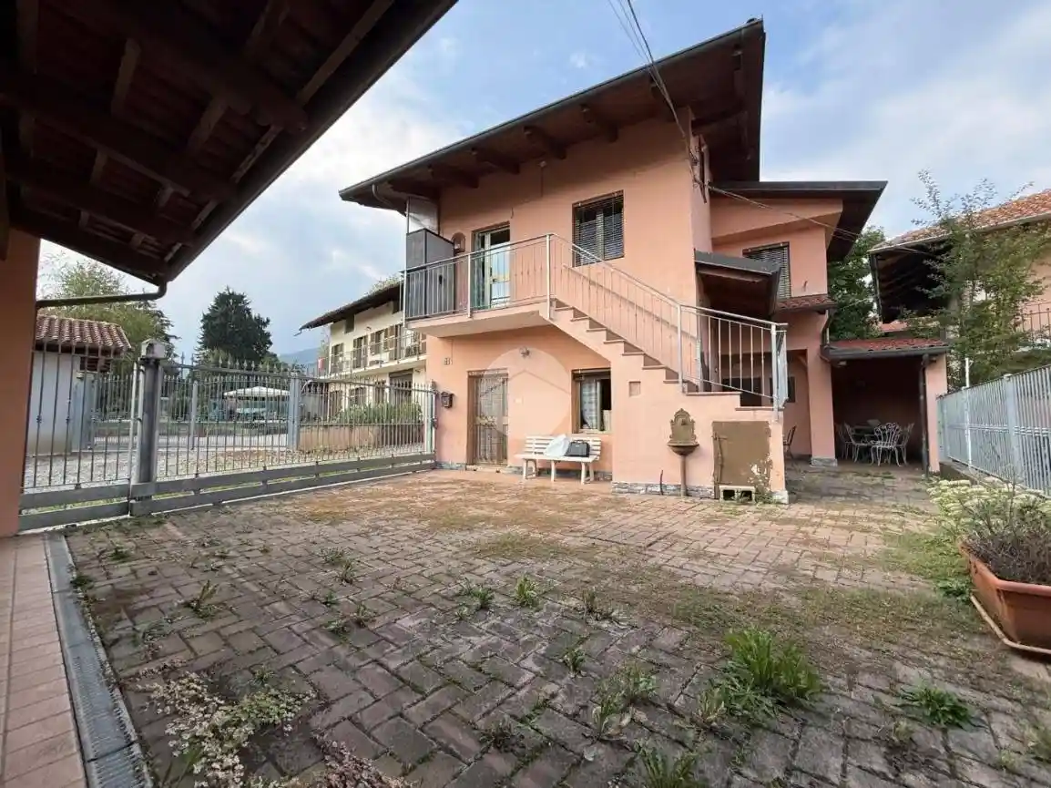 Casa indipendente in vendita a Rocca Canavese