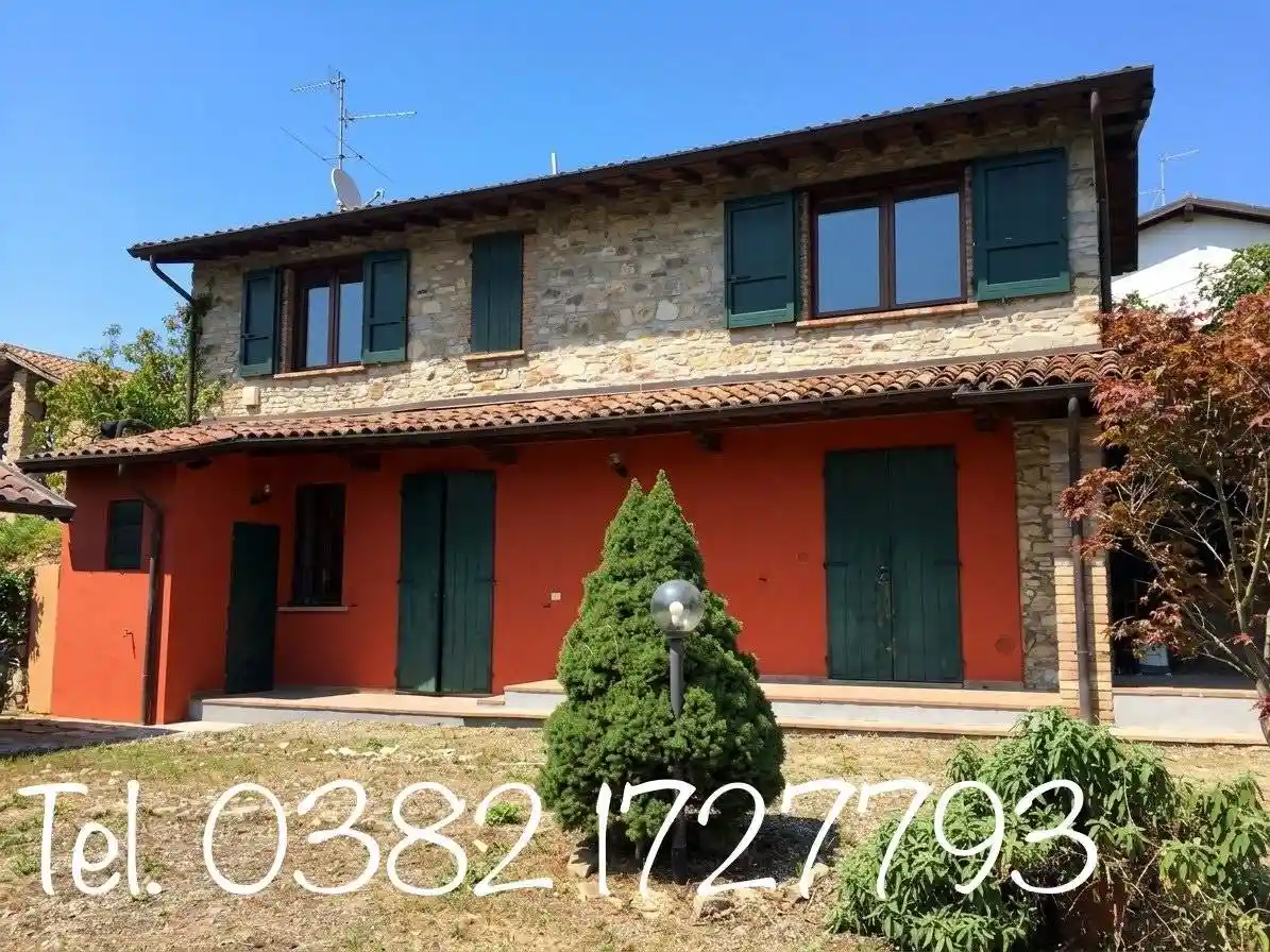 Villa in vendita a Broni