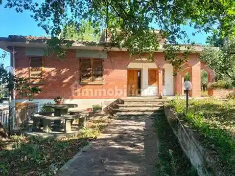 Villa in vendita a Bucine