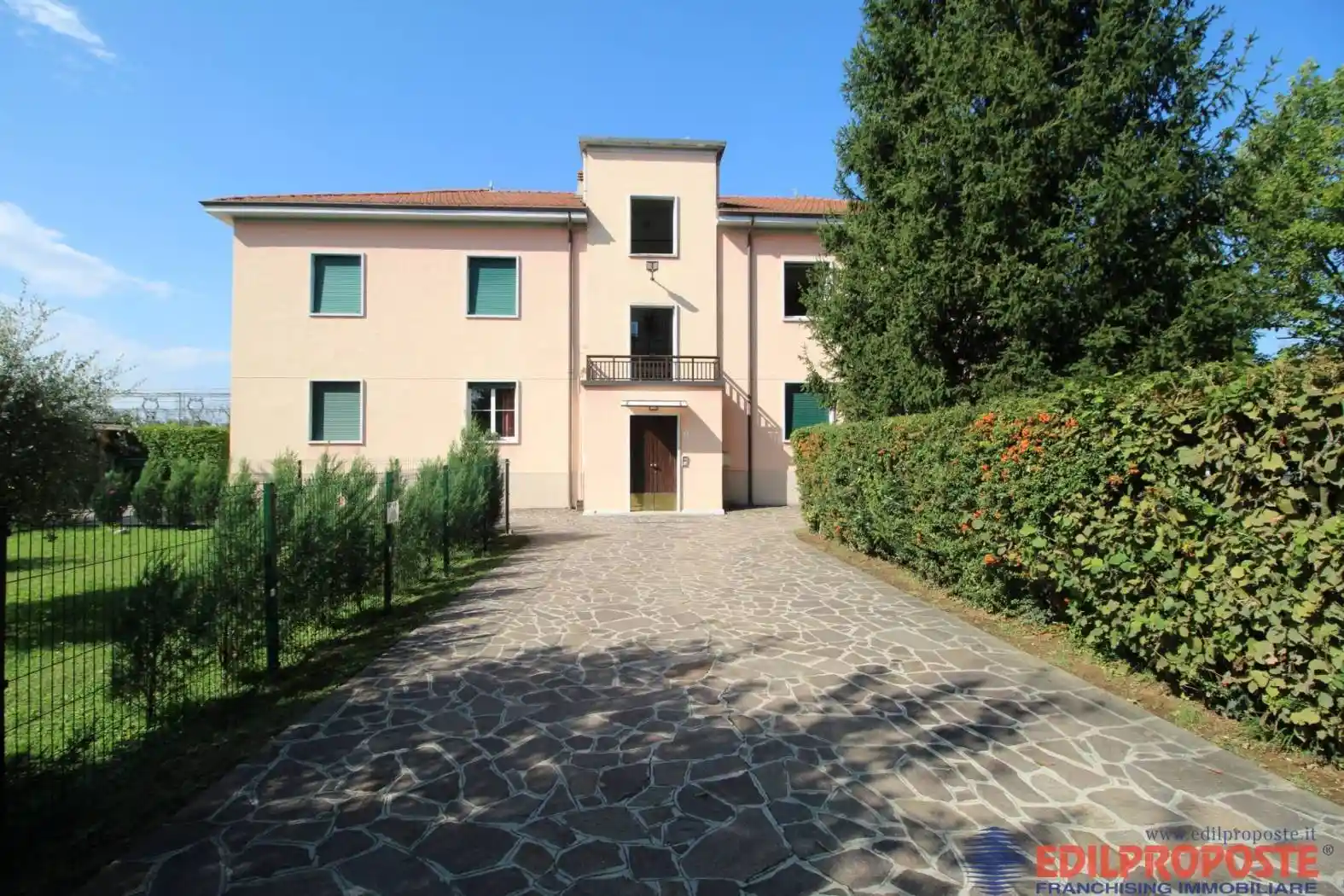 Appartamento in vendita a Cogliate