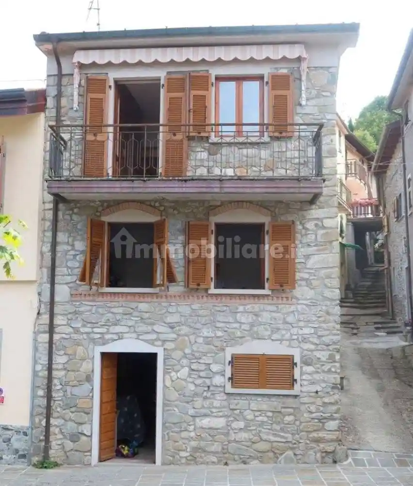 Casa indipendente in vendita a Casola in Lunigiana